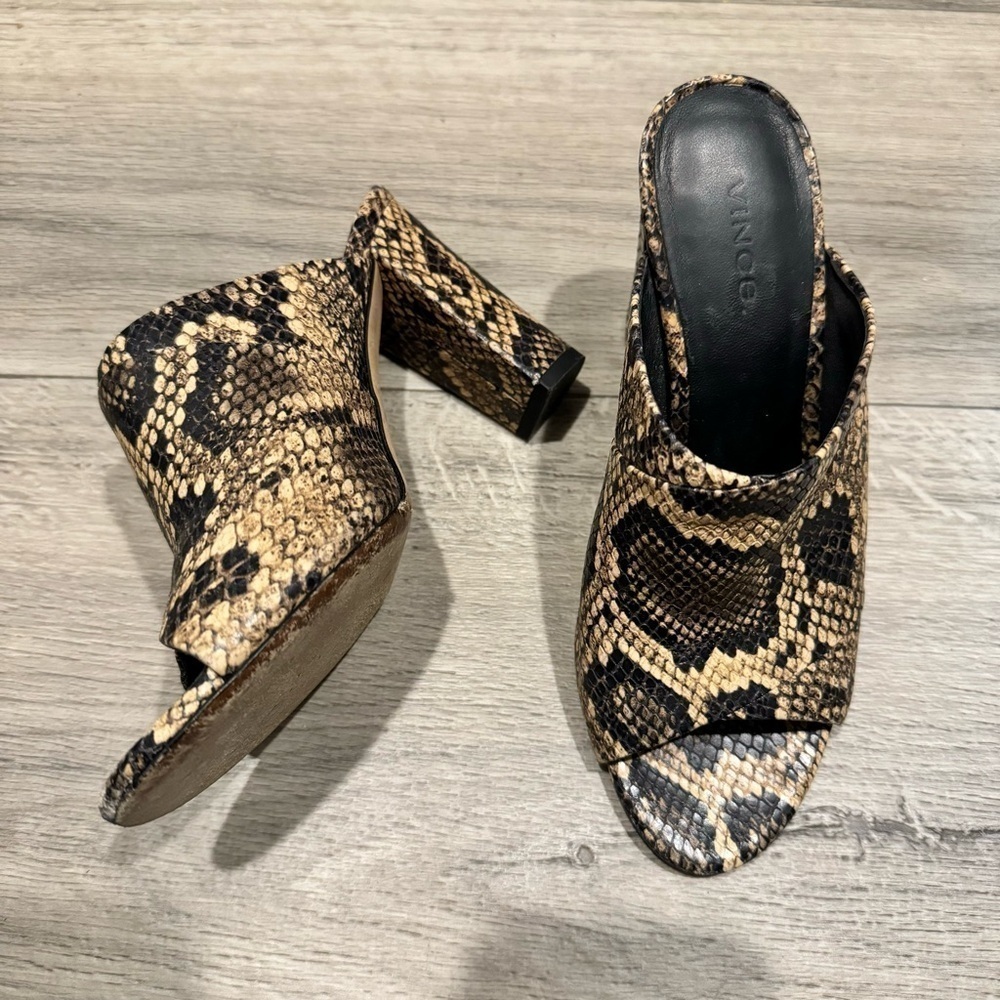 Vince Heath Women's Snake Print LeatherCross Strap Sandals Size 6.5 MSRP $325.00